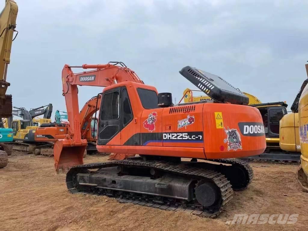 Doosan 225-7 Roomikekskavaatorid