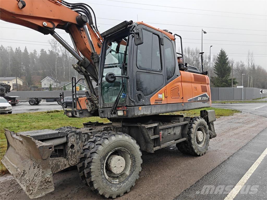 Doosan DX 210 W-7 Ratasekskavaatorid