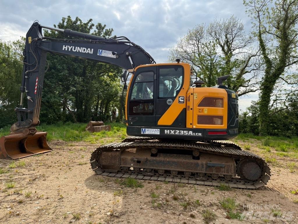 Hyundai HX235 A LCR Roomikekskavaatorid