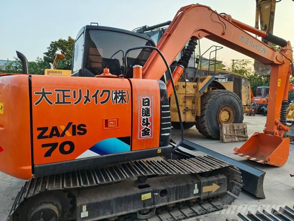 Hitachi ZX 70 Väikeekskavaatorid 7t-12t