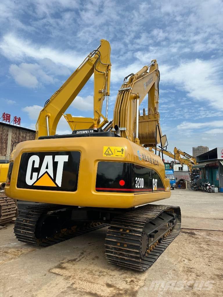 CAT 320 D Roomikekskavaatorid
