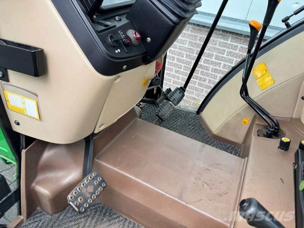 John Deere 5215 Traktorid