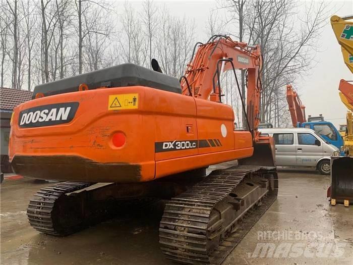 Doosan DX 300 Roomikekskavaatorid