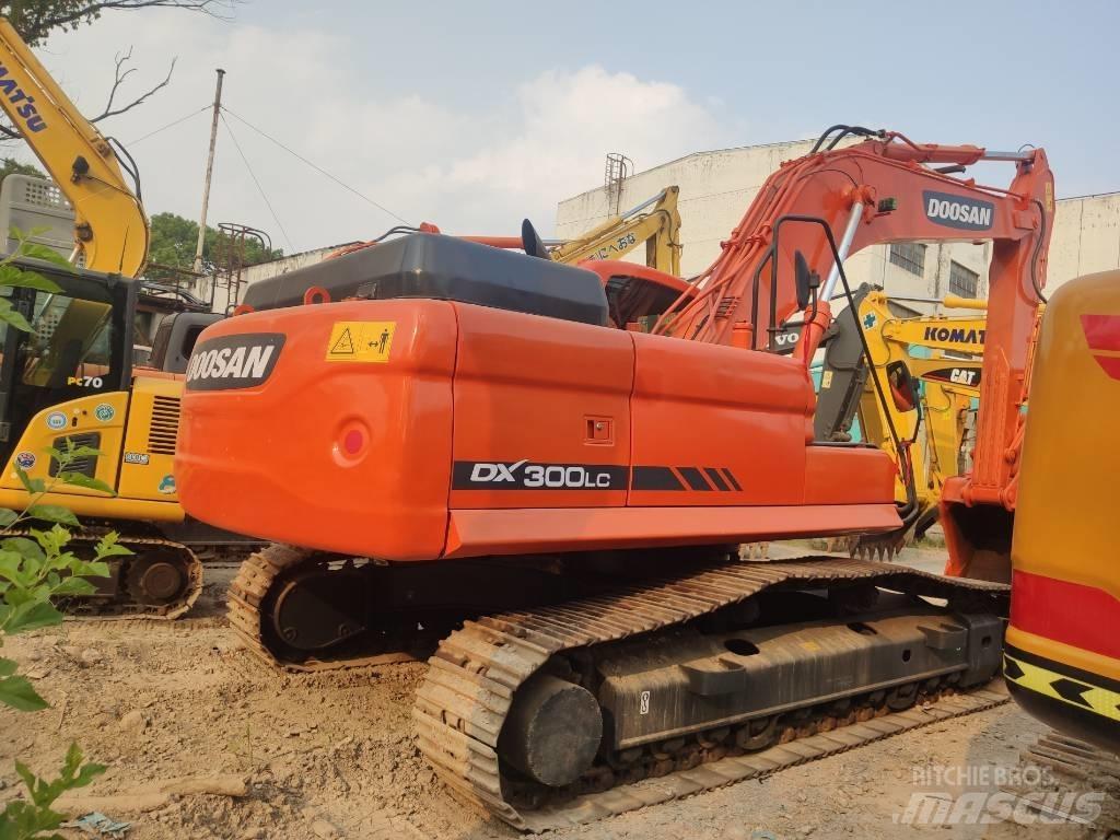 Doosan DX 300 Roomikekskavaatorid