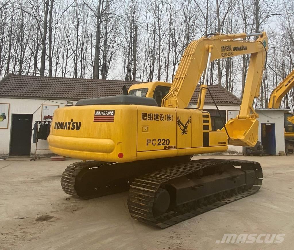 Komatsu PC 220-8 Roomikekskavaatorid