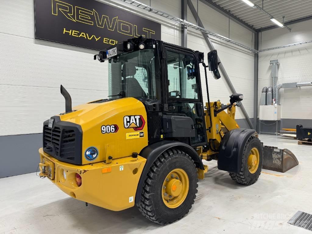 CAT 906 Rataslaadurid