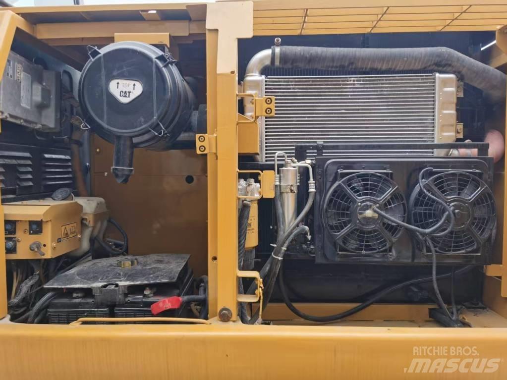 CAT 320 DL Roomikekskavaatorid