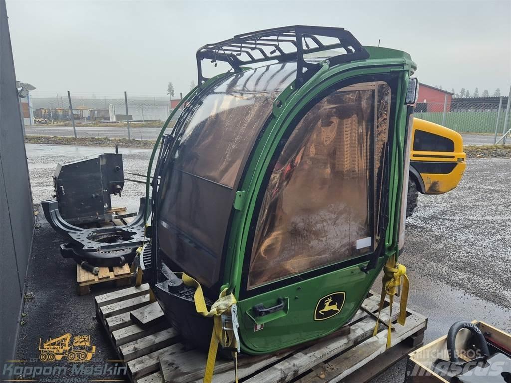 John Deere 1270G Kabiinid