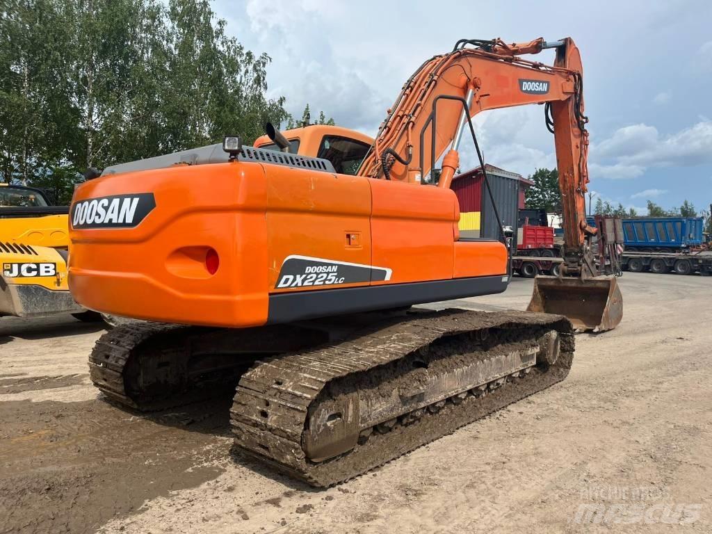 Doosan DX 225 LC Roomikekskavaatorid