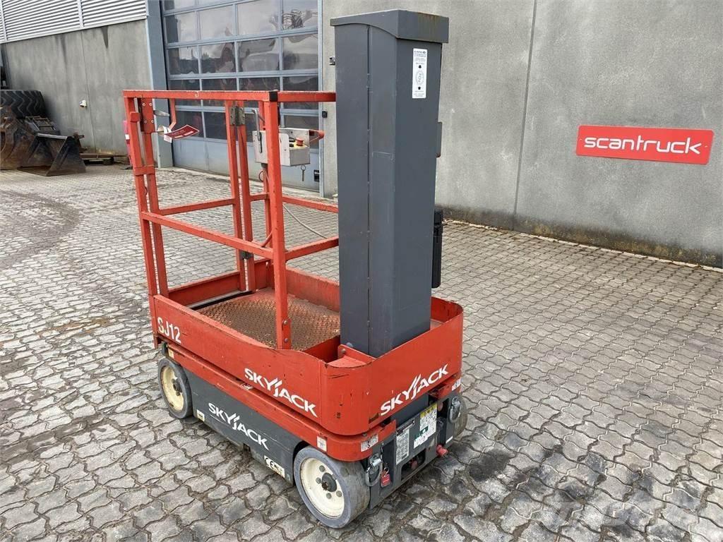 SkyJack SJ12 Vertikaalsed mast tõstukid