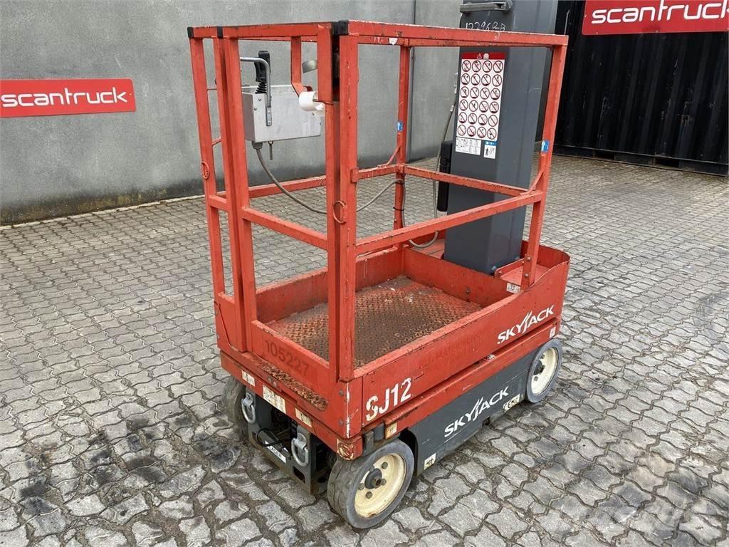 SkyJack SJ12 Vertikaalsed mast tõstukid
