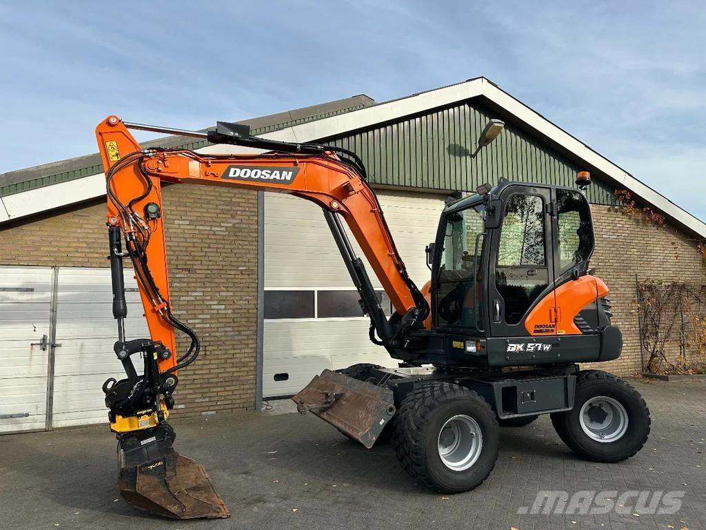 Doosan DX57W-7 Ratasekskavaatorid