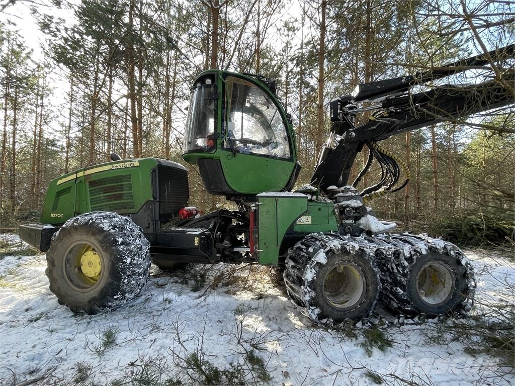 John Deere 1070E Harvesterid