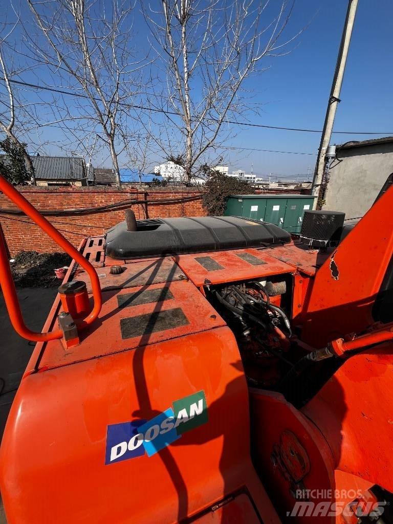 Doosan DH 225 LC-7 Roomikekskavaatorid