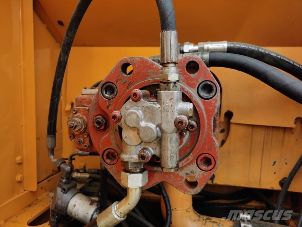 Hyundai R225LC-7 Roomikekskavaatorid