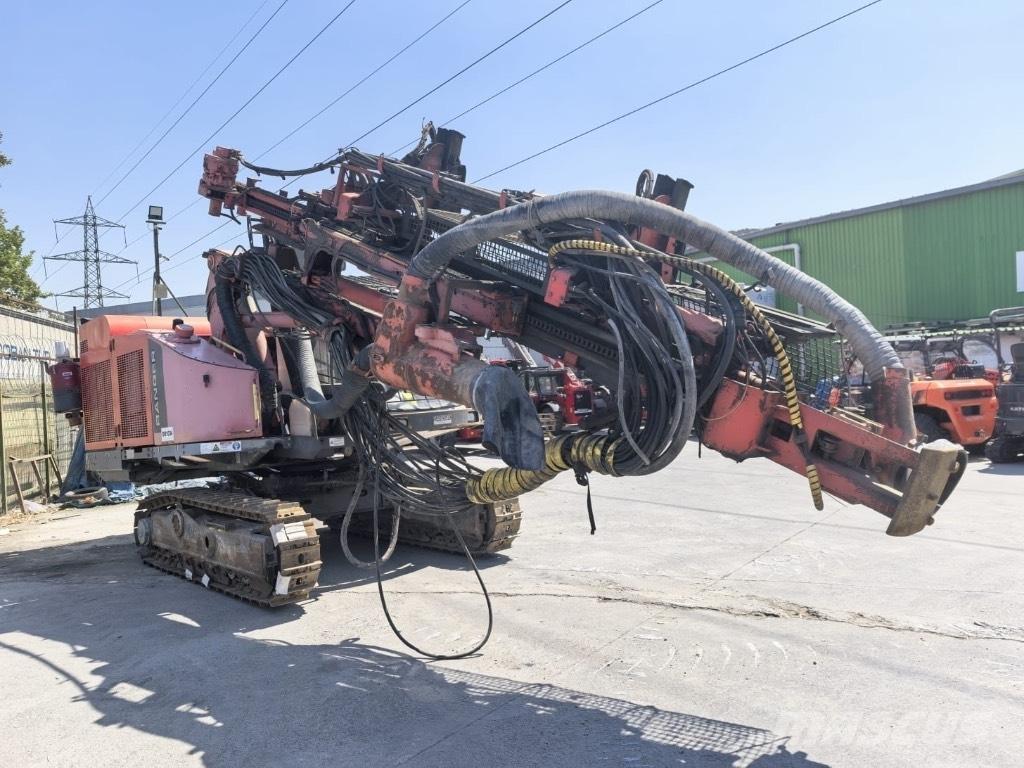Sandvik DX 800 Vertikaalsed puurmasinad