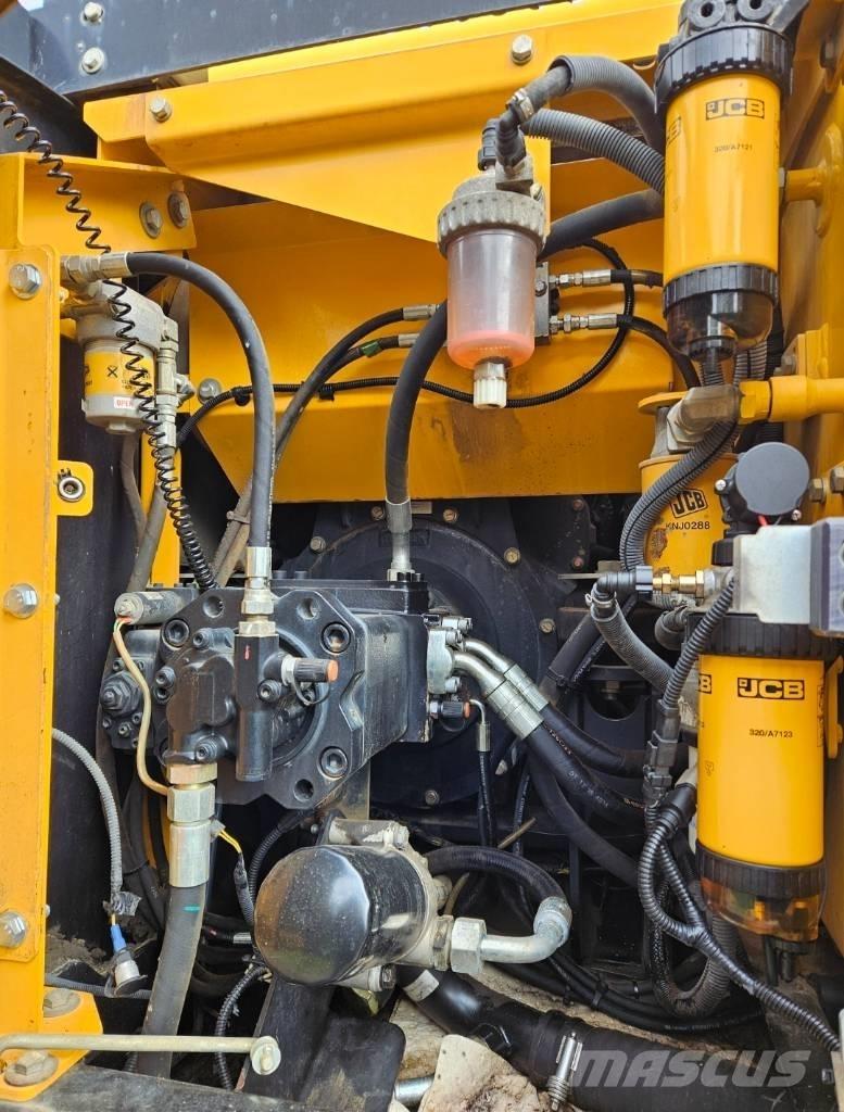 JCB JS 131 LC Roomikekskavaatorid