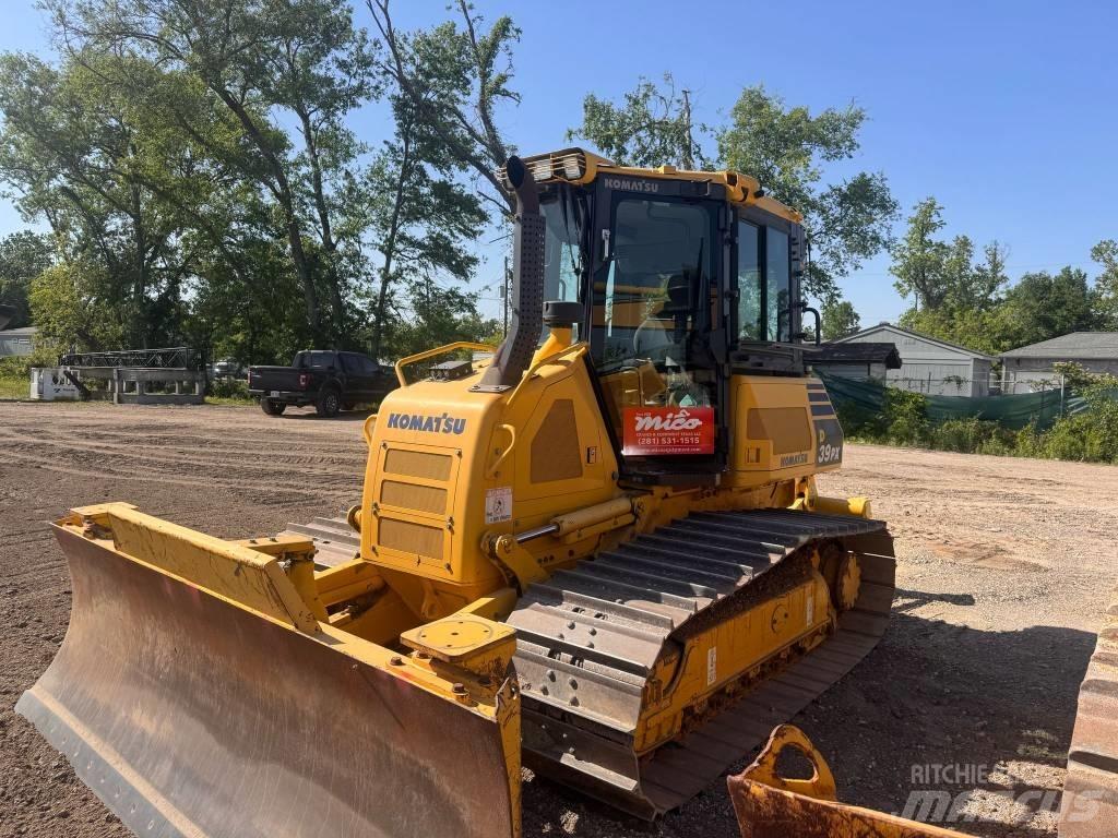 Komatsu D 39 PX-23 Buldooserid