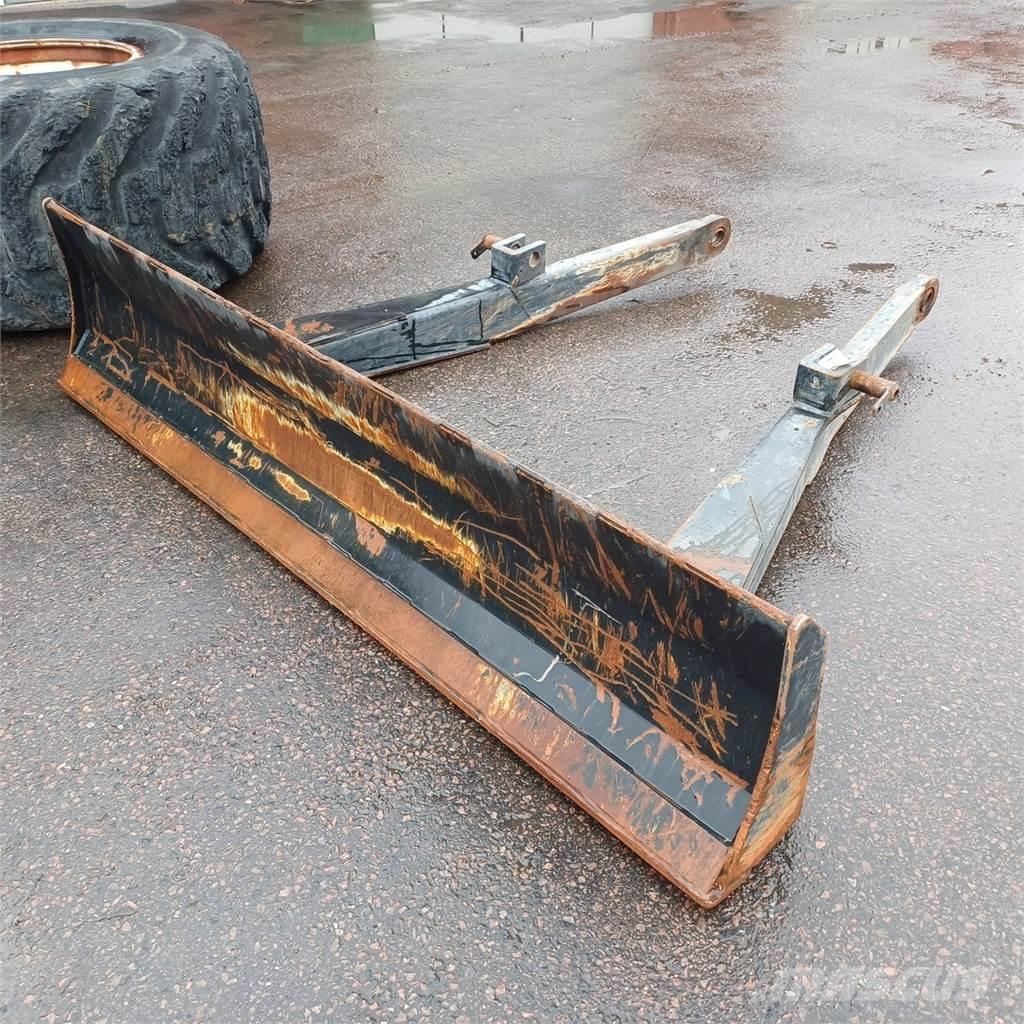  komatu 895 Muud osad