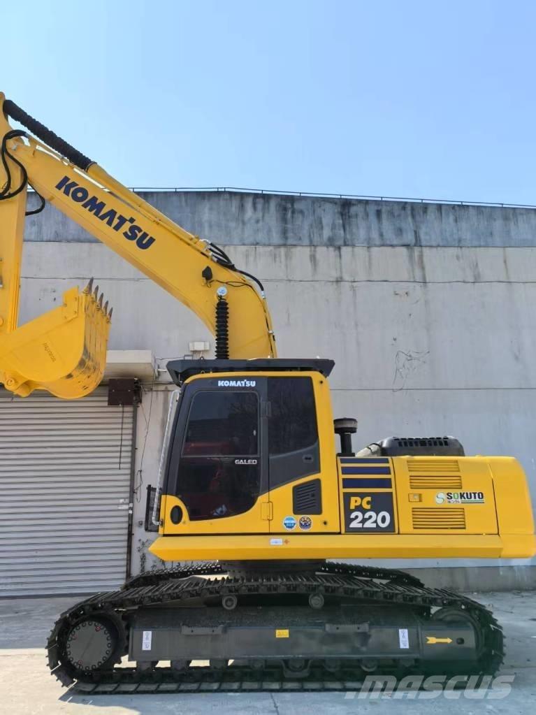 Komatsu PC 220-8 Roomikekskavaatorid
