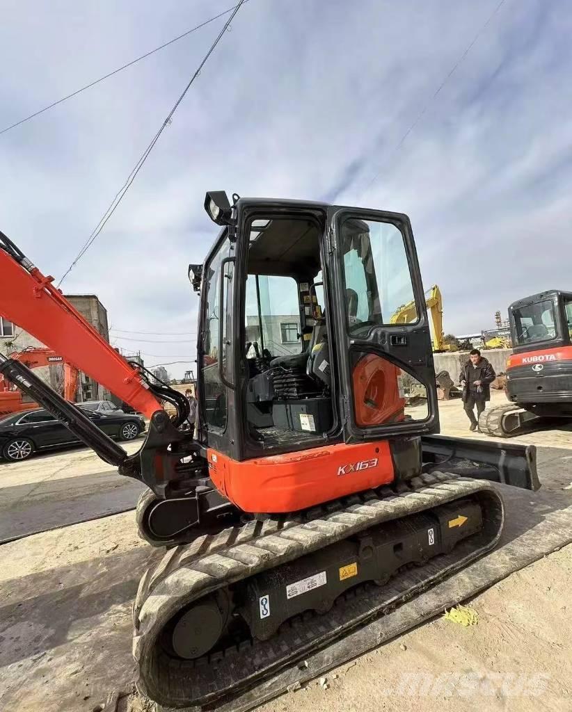 Kubota 163 Roomikekskavaatorid