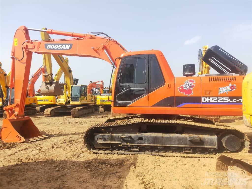 Doosan DH225LC-7 Roomikekskavaatorid
