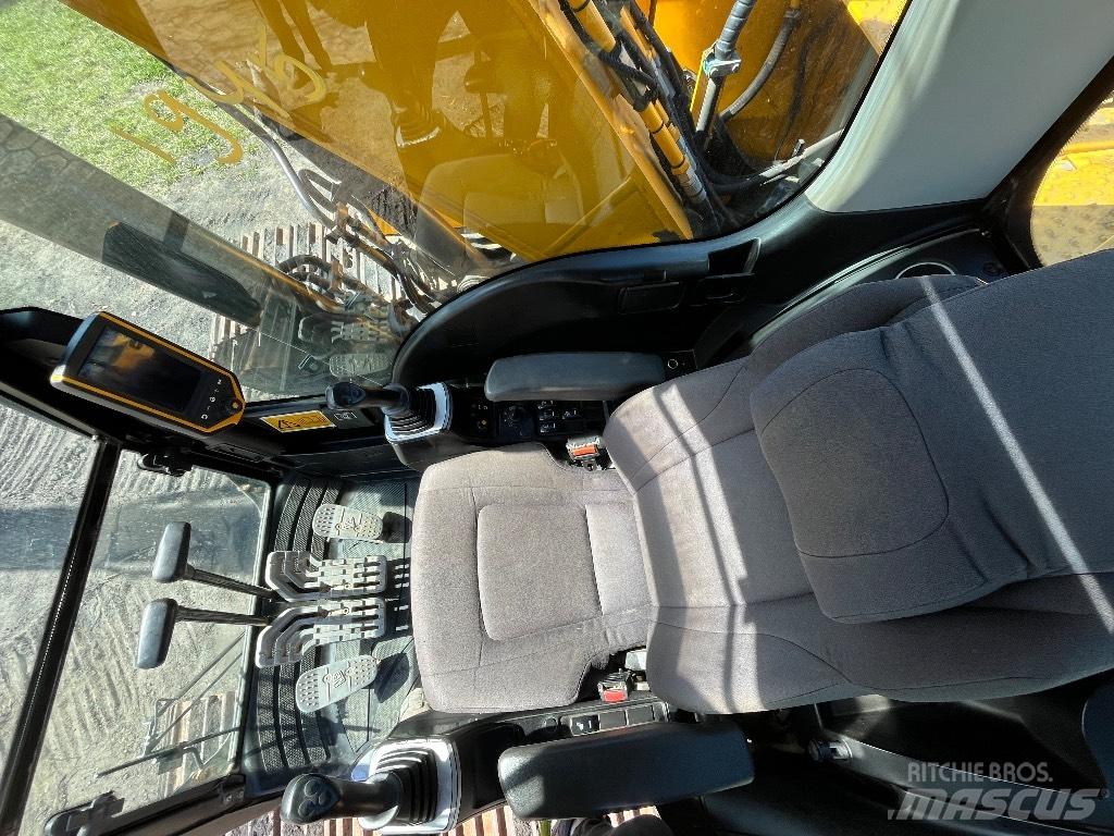 JCB JS 220 LC Roomikekskavaatorid