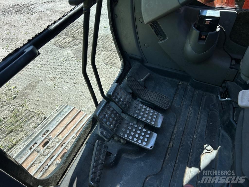 Hitachi ZX 135 US Roomikekskavaatorid