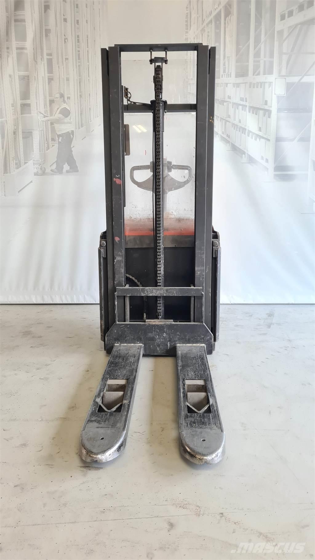 Toyota SWE120 Platvormiga virnastajad