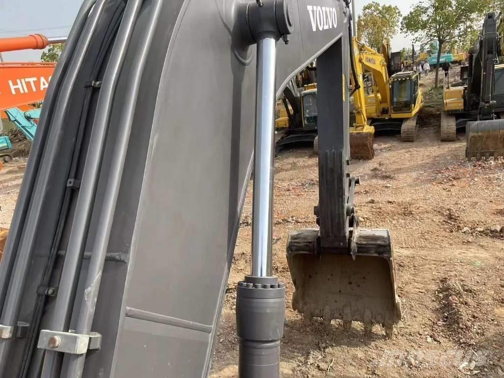 Volvo EC 250 D Roomikekskavaatorid