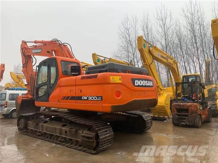 Doosan DX 300 Roomikekskavaatorid