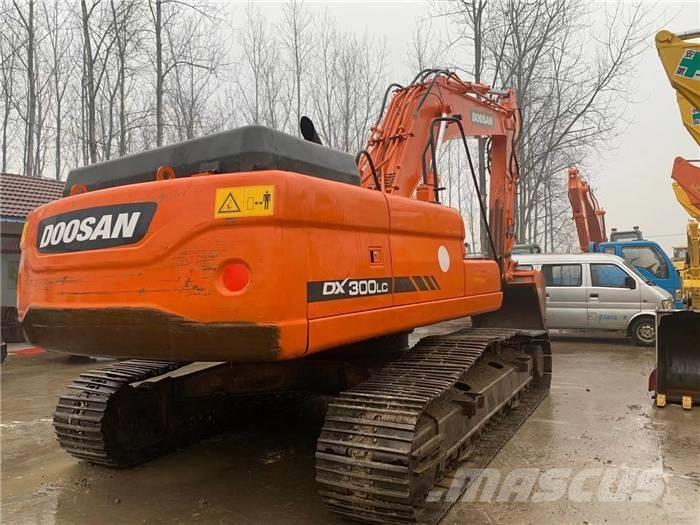 Doosan DX 300 Roomikekskavaatorid
