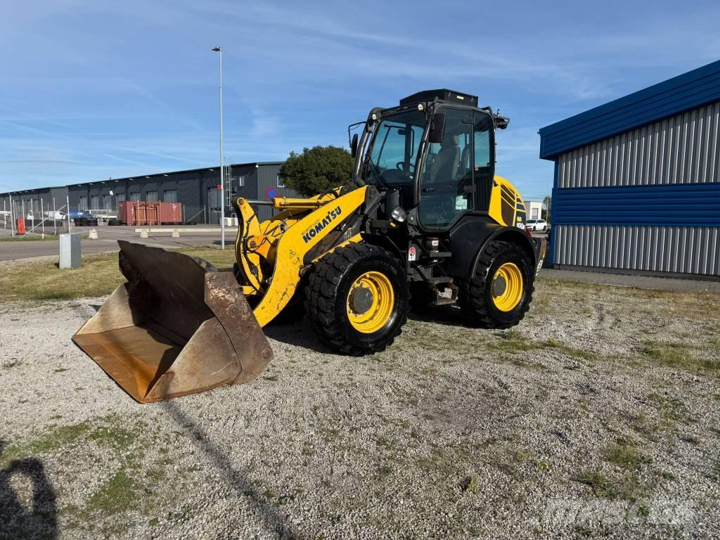 Komatsu WA 100M-7 Rataslaadurid