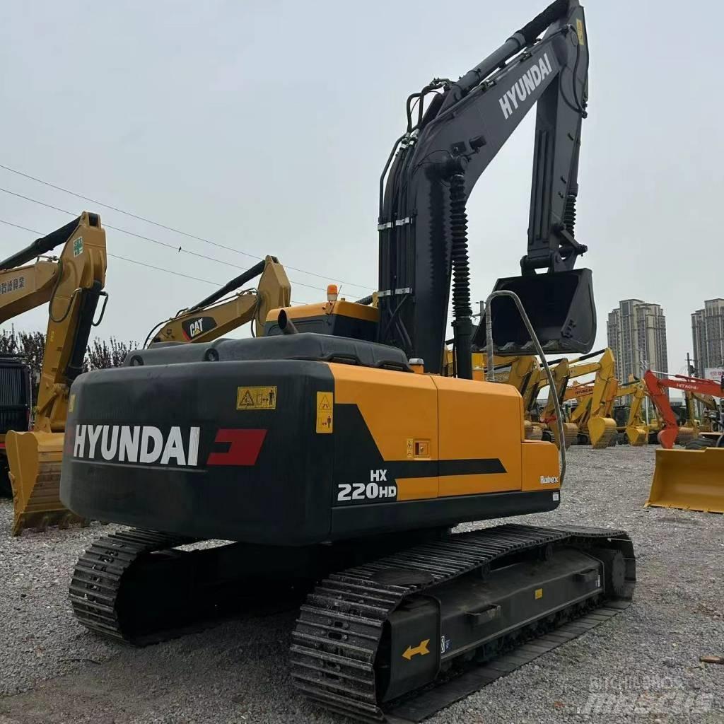 Hyundai 220VS Roomikekskavaatorid