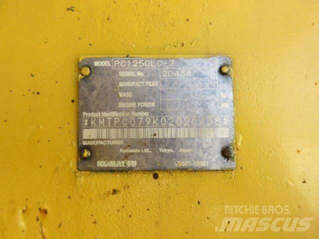 Komatsu PC1250 LC-7 Roomikekskavaatorid