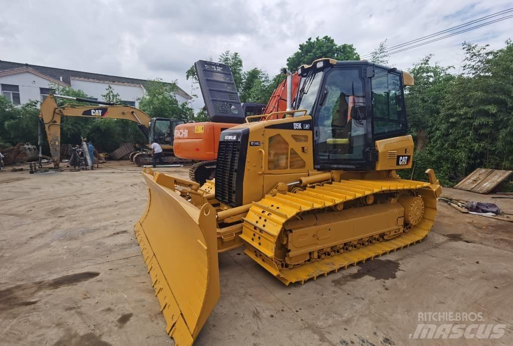 CAT D 5 K Buldooserid