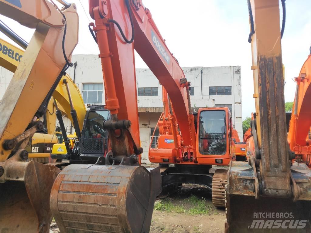 Doosan DH 215-9 Roomikekskavaatorid