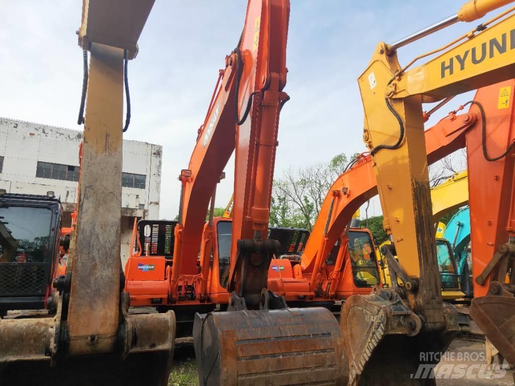 Doosan DH 215-9 Roomikekskavaatorid