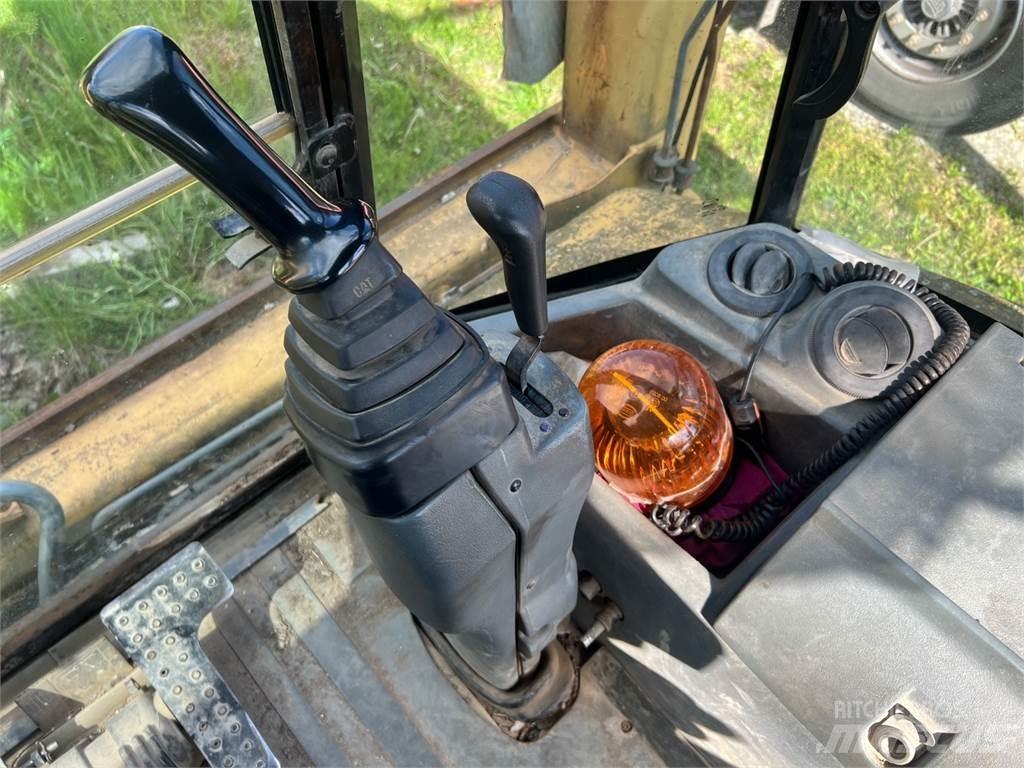 CAT 432 D 4X4 Muu