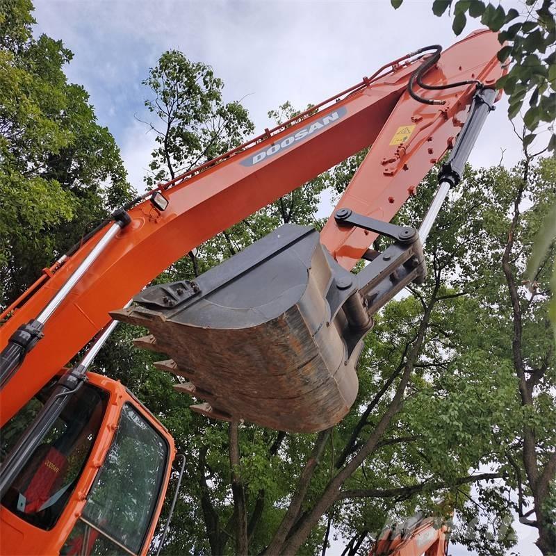 Doosan DX 225 LC Roomikekskavaatorid