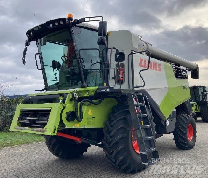 CLAAS TRION 530 Teraviljakombainid