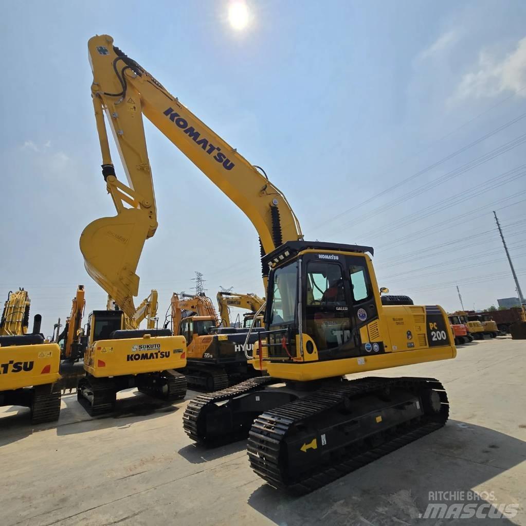 Komatsu PC 200-8 Roomikekskavaatorid