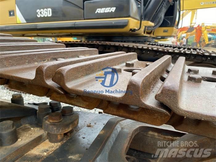 Komatsu PC450-8 Roomikekskavaatorid