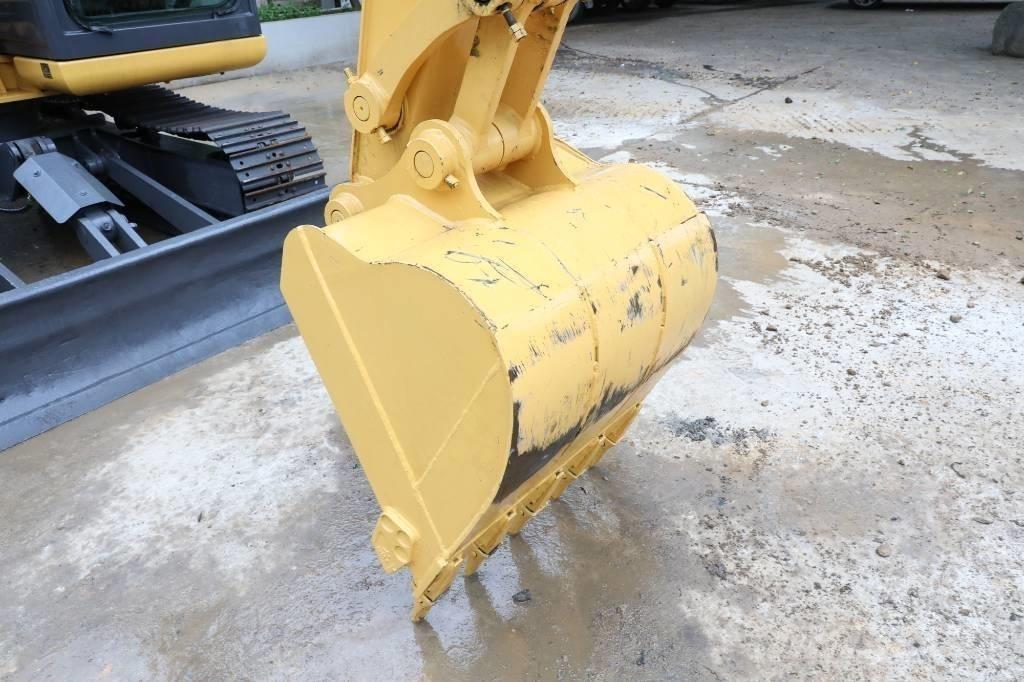 Komatsu PC 60-8 Roomikekskavaatorid