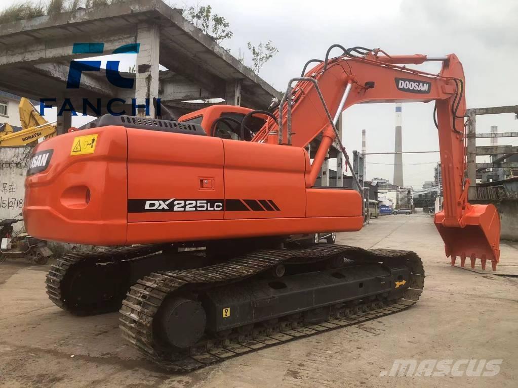 Doosan DX 225 LC Roomikekskavaatorid