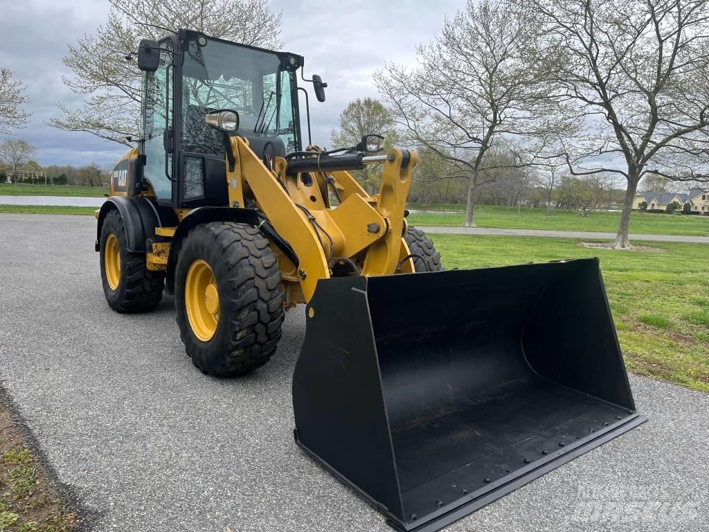 CAT 908M Rataslaadurid