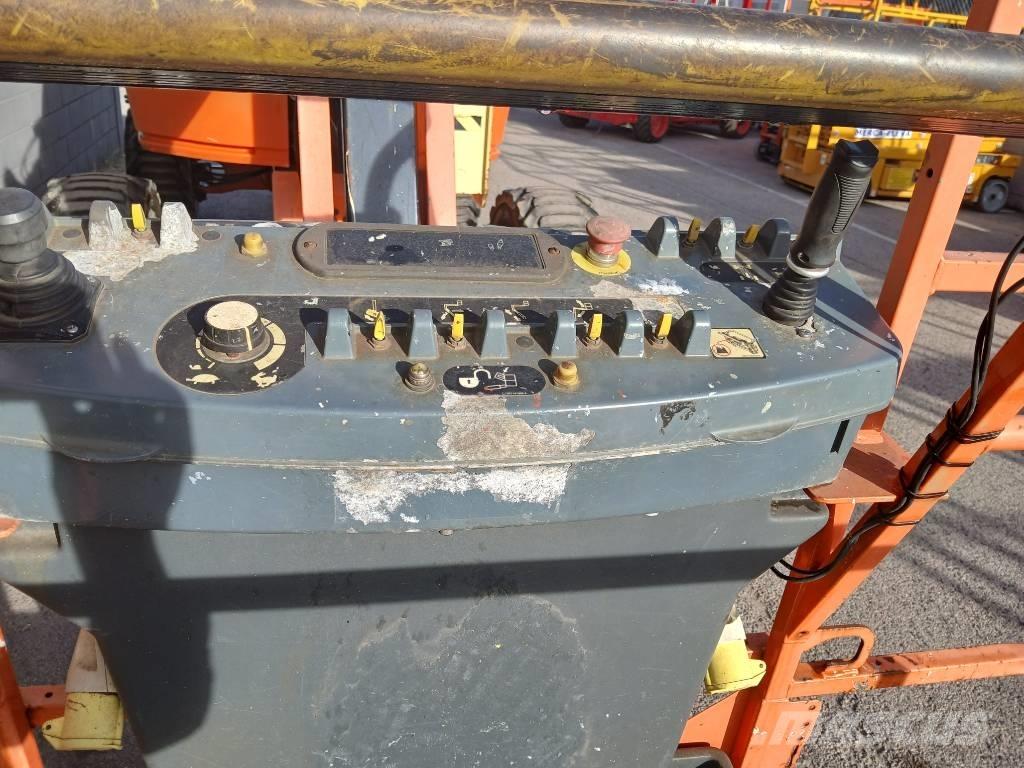 JLG 450 AJ Iseliikuvad poomtõstukid