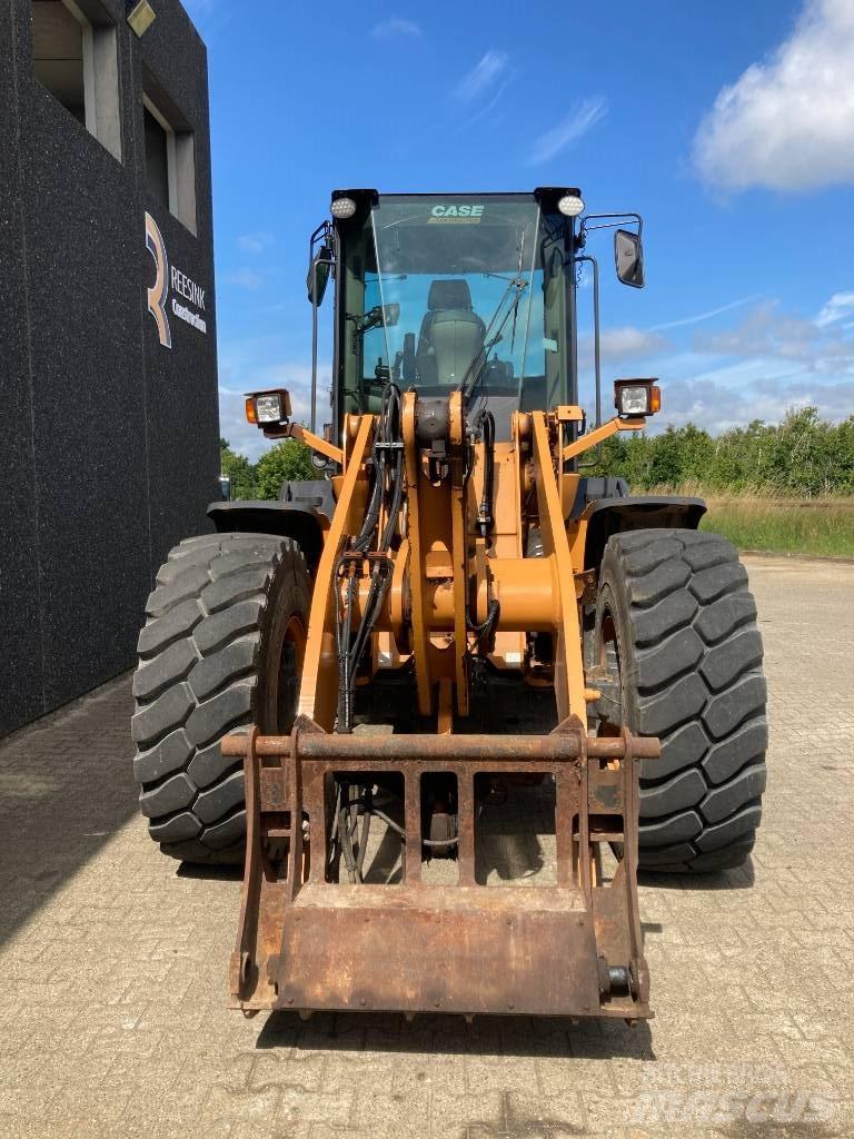CASE 621 F XR Rataslaadurid