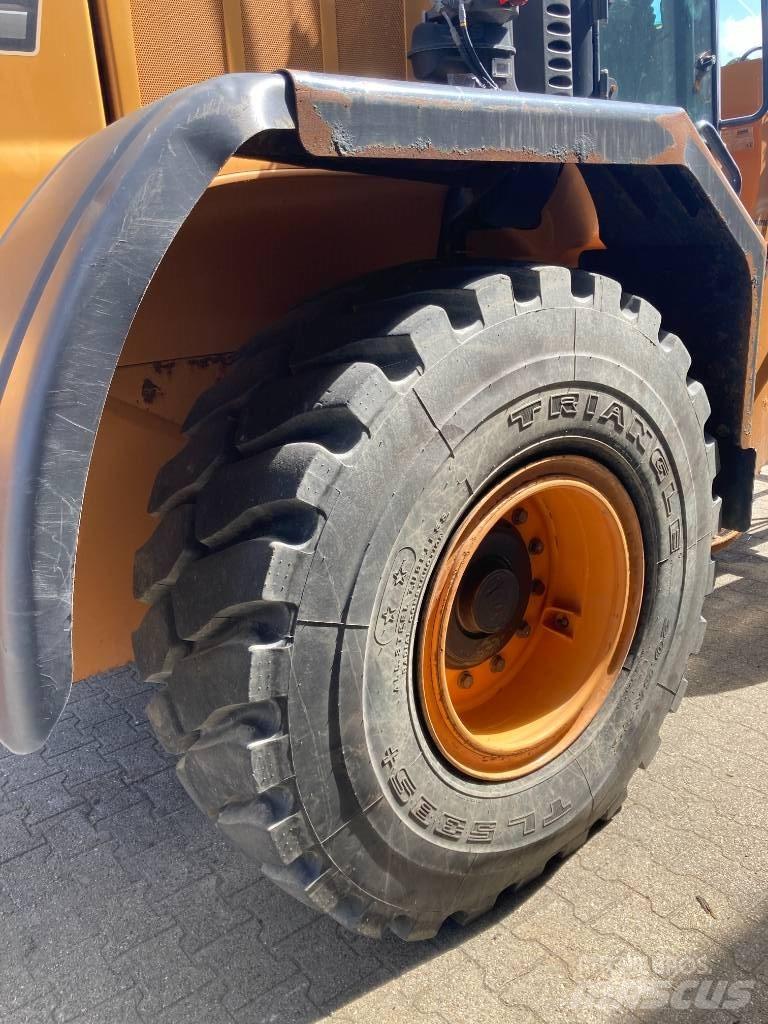 CASE 621 F XR Rataslaadurid