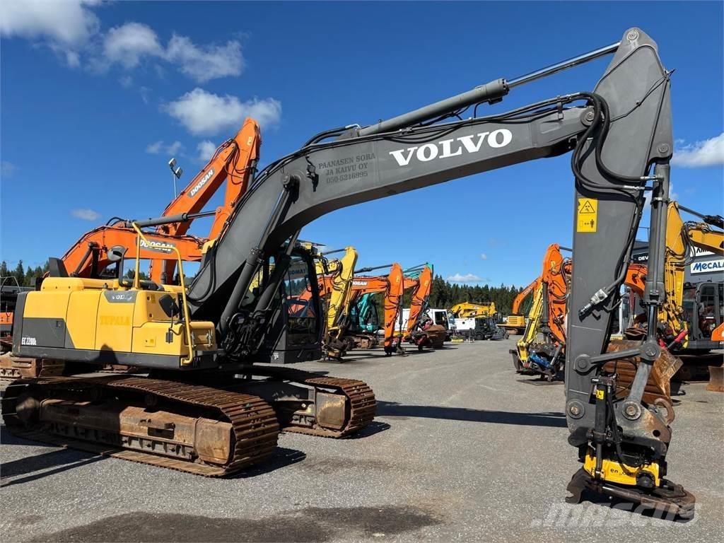 Volvo EC220DL Roomikekskavaatorid